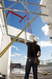 Bauleiter-prueft-Masse